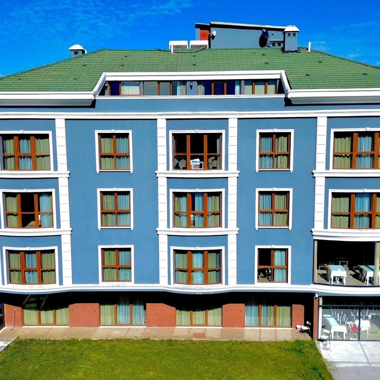 Roof & Hotel