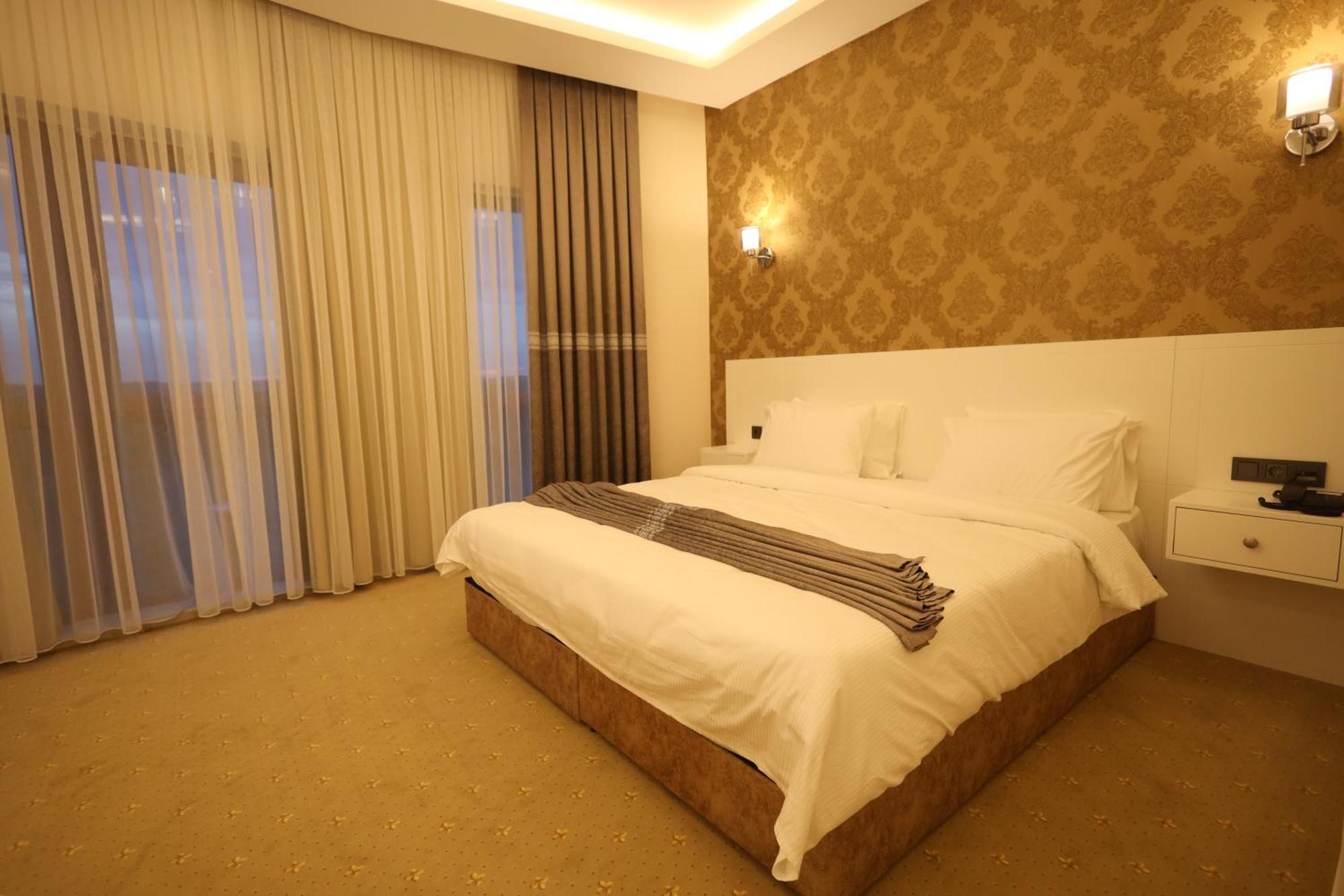 Hotel Roof & 5*
